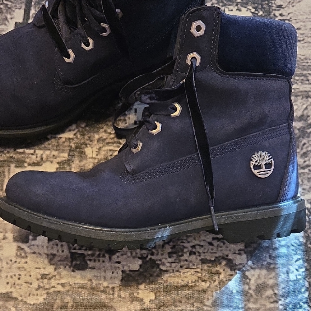 Timberland Navy Blue Suede Lace-Up Boots. Like new!!